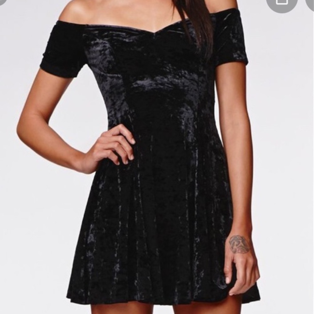 Kendall & Kylie Black Velvet sweetheart dress